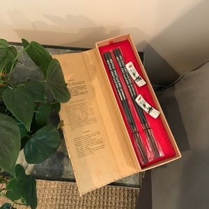 NEW Pair of chopsticks with panda rests